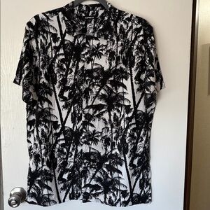 EXPRESS Black & White Palm Tree Tropical Short Sleeve Button- Up Shirt Medium